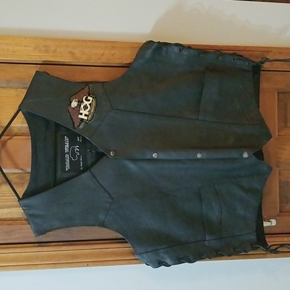 Men's "Road Wear" by Buffalo Outdoors large genuine leather riding vest